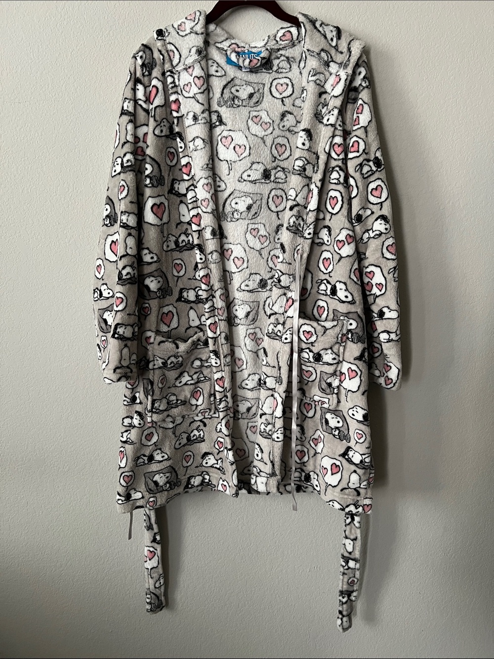 Peanuts Snoopy Hooded Robe With Hearts Size Large